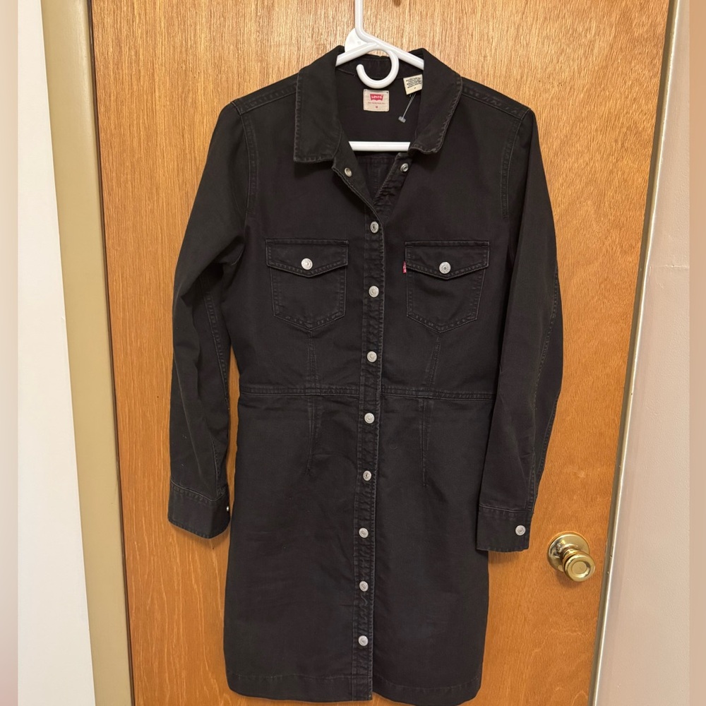Sz M Levi’s Ellie Denim black dress. Snap front long sleeve. Cute! NWOT - Picture 3 of 11